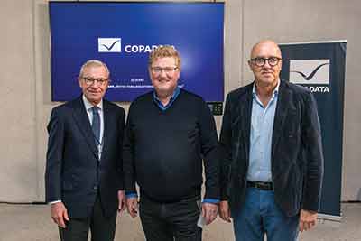 Gouverneur Dr. Wilfried Haslauer, COPA-DATA CEO en oprichter Thomas Punzenberger en architect Gerhard Sailer bij de feestelijke opening (vanaf links) Group photo COPA DATA 400px