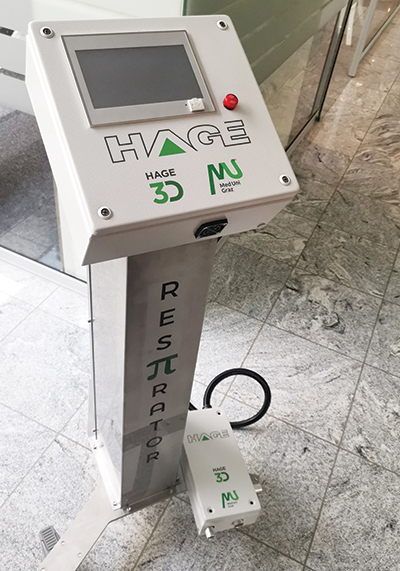 Met de "Respirator" wordt de zuurstoftoevoerdruk geregeld door een ventielsysteem dichtbij de patiënt in de ventilatiebuis en gecontroleerd door sensoren. De verzonden waarden worden grafisch weergegeven op een touchscreen. Hage Respirator 400px